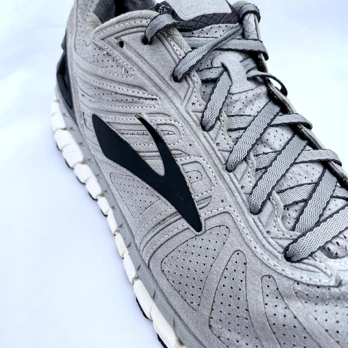 Brooks Beast 16