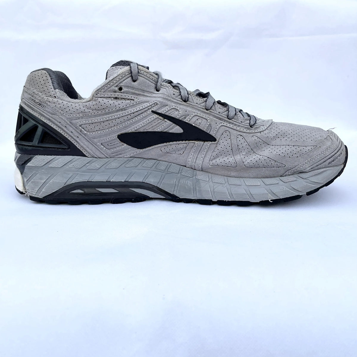 Brooks Beast 16