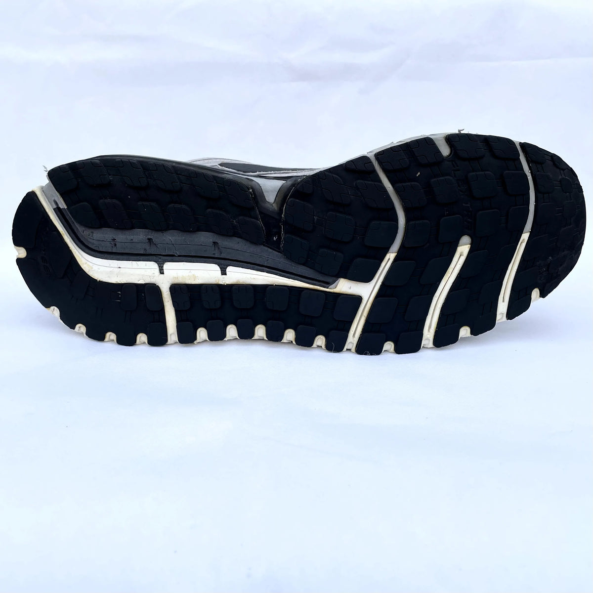 Brooks Beast 16