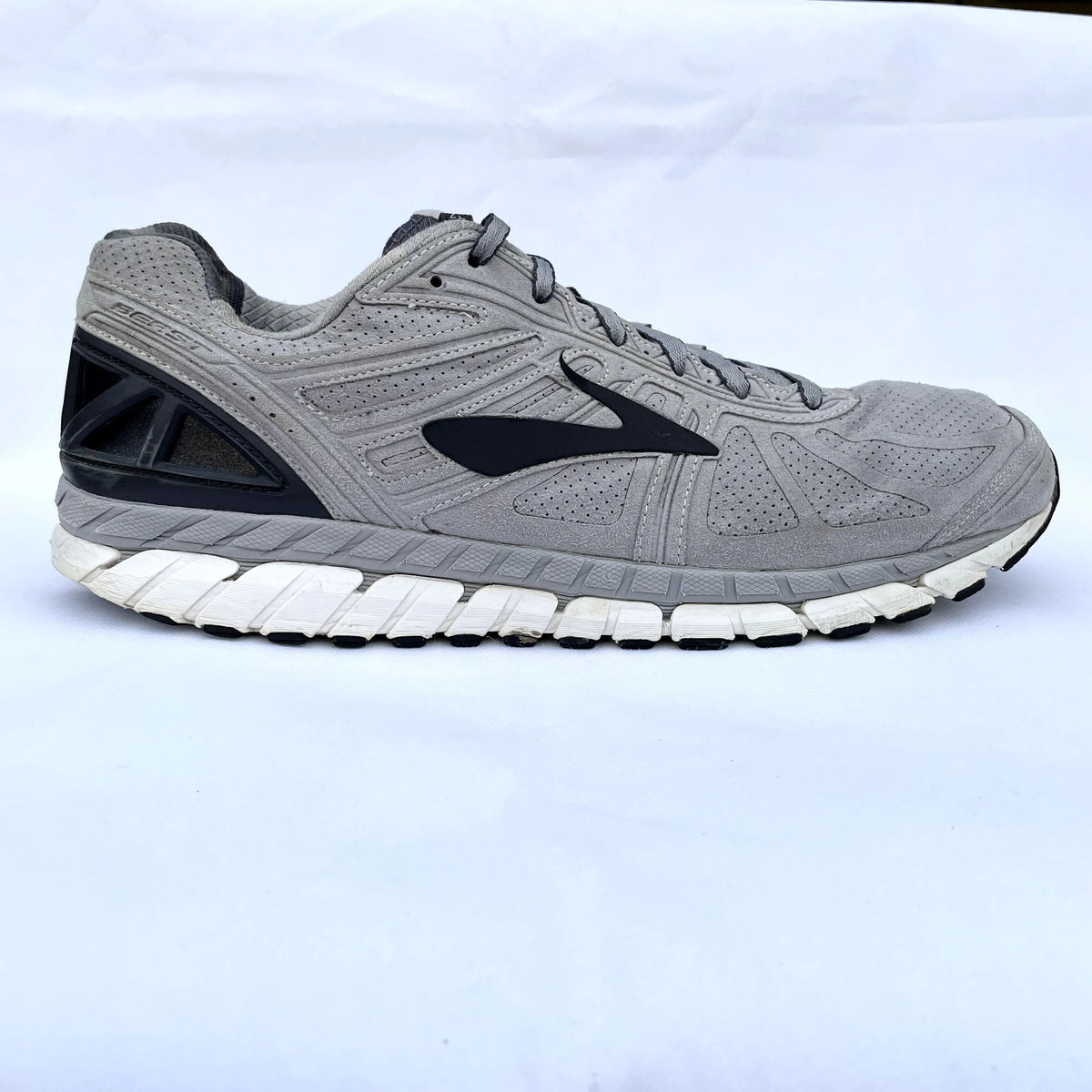 Brooks Beast 16