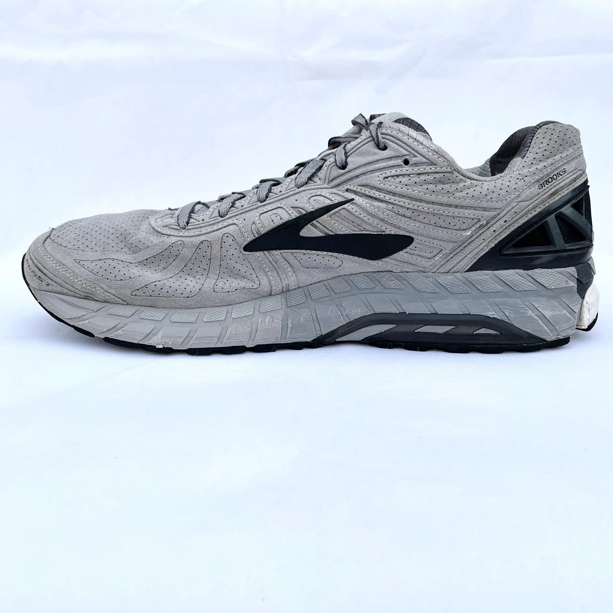 Brooks Beast 16