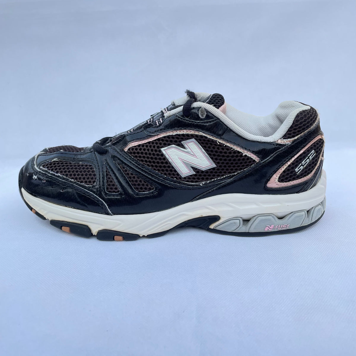 New Balance 552