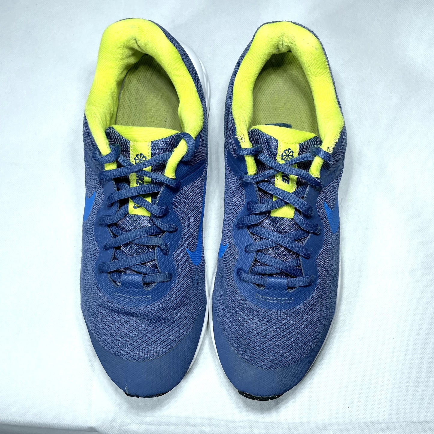 Nike Revolution 6