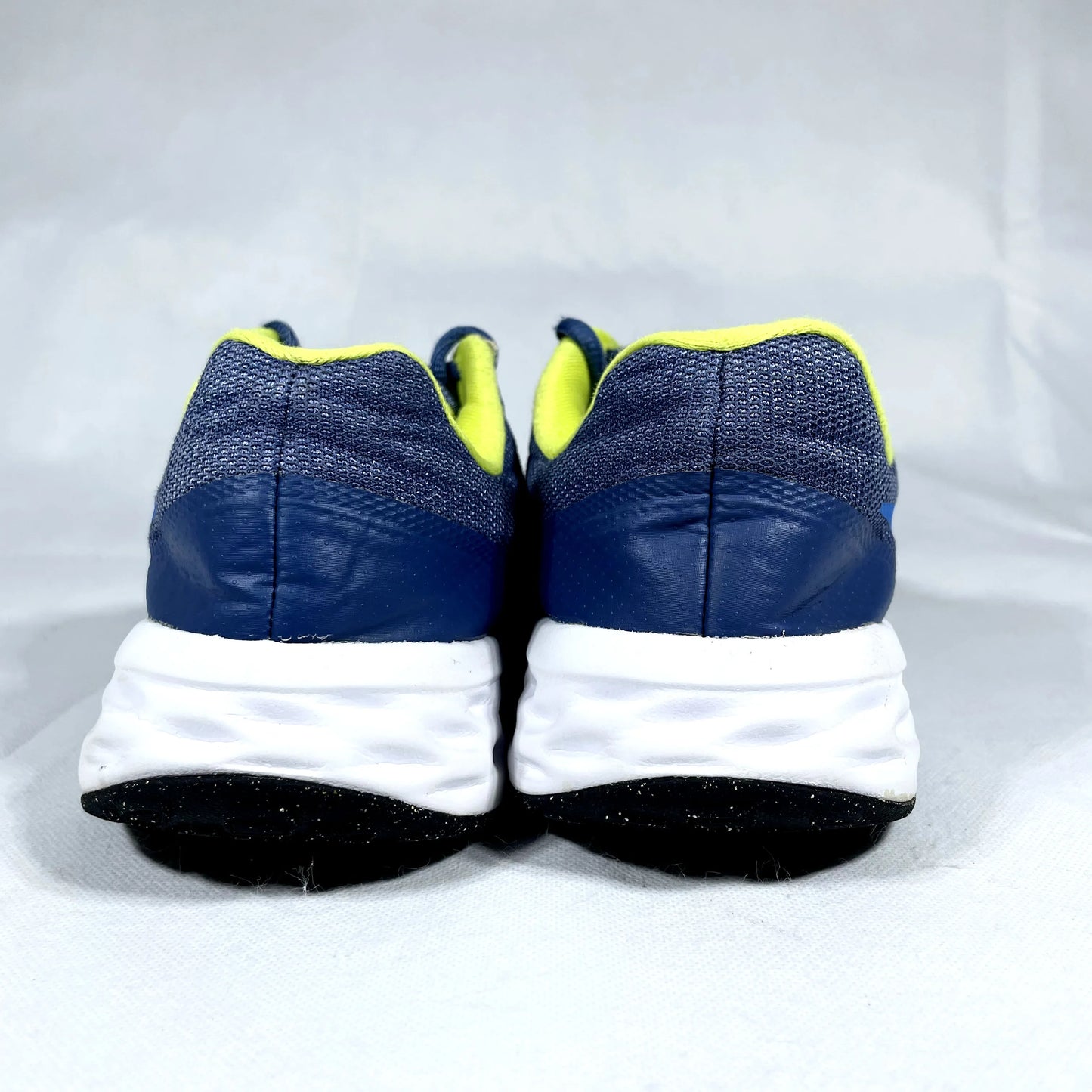 Nike Revolution 6