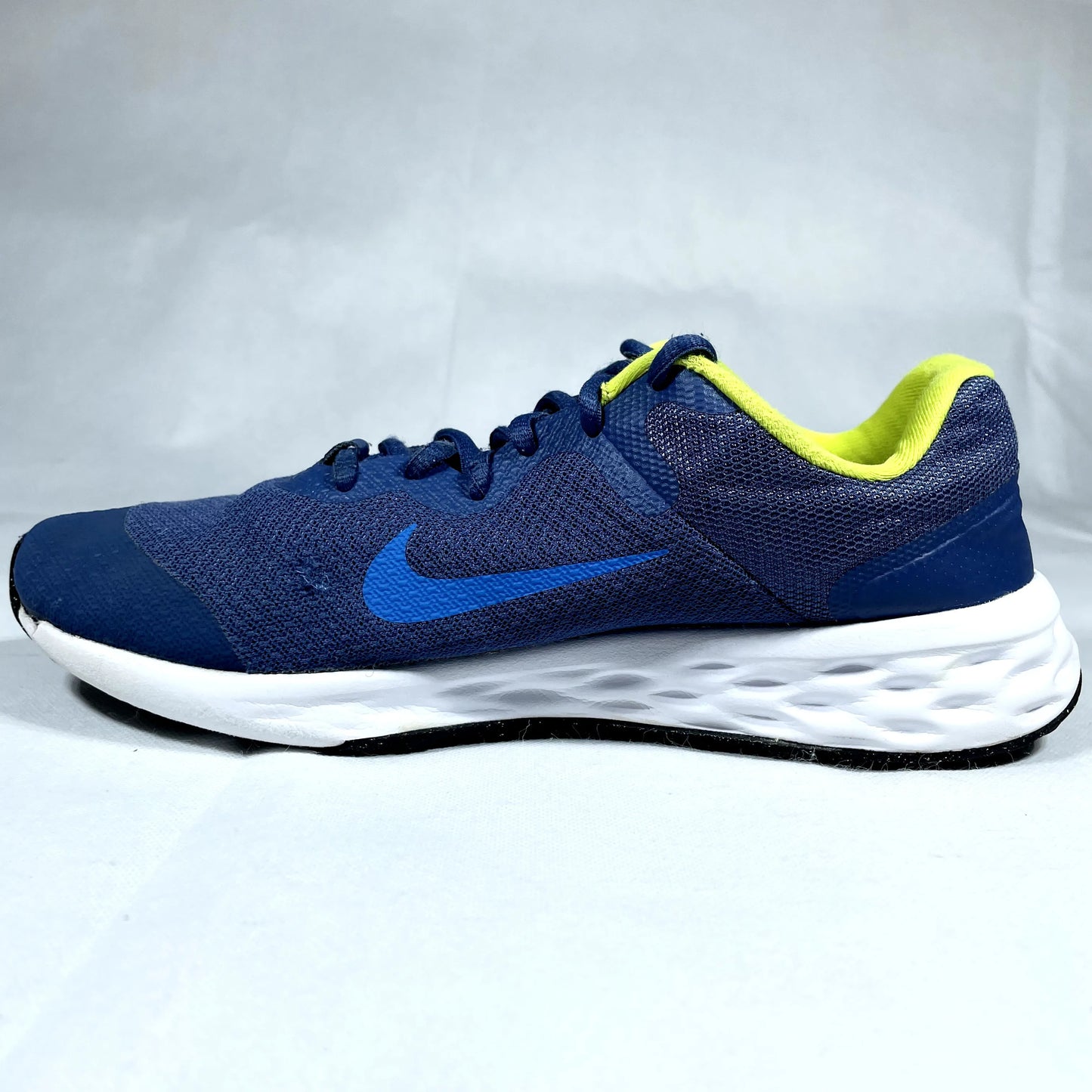 Nike Revolution 6