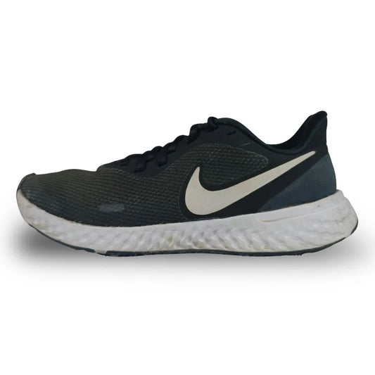 Nike Revolution 5