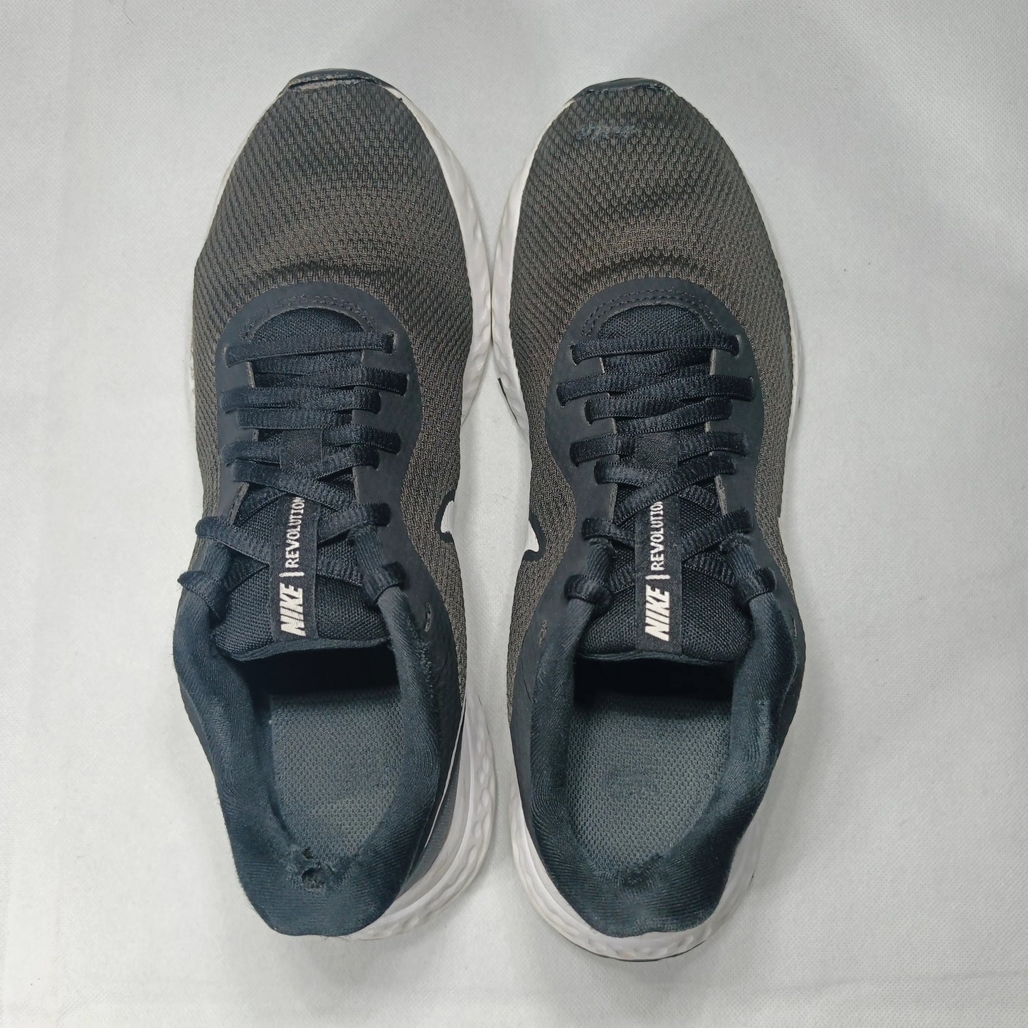 Nike Revolution 5